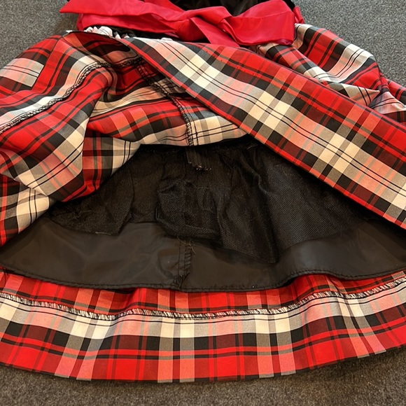 Red and black dress - Picture 4 of 4